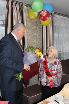 Жительницу Перми Нину Снегиреву поздравили со 100-летним юбилеем